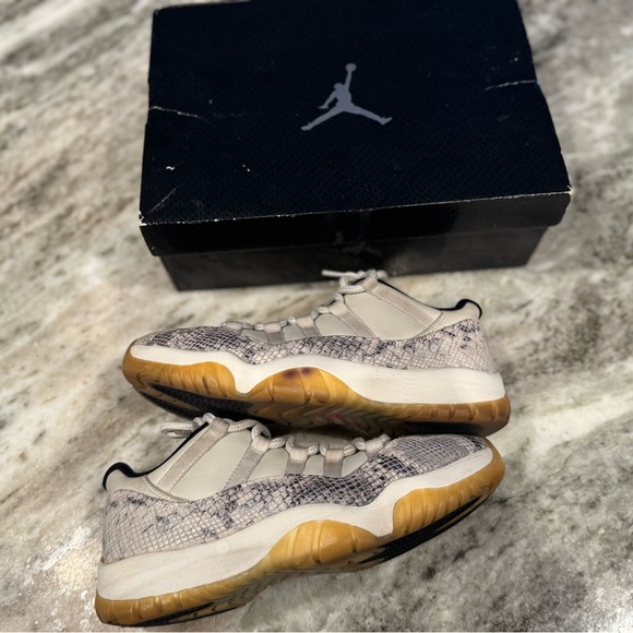 Nike Air Jordan 11 retro low Snake skin light bone size 8.5 - Picture 1 of 10